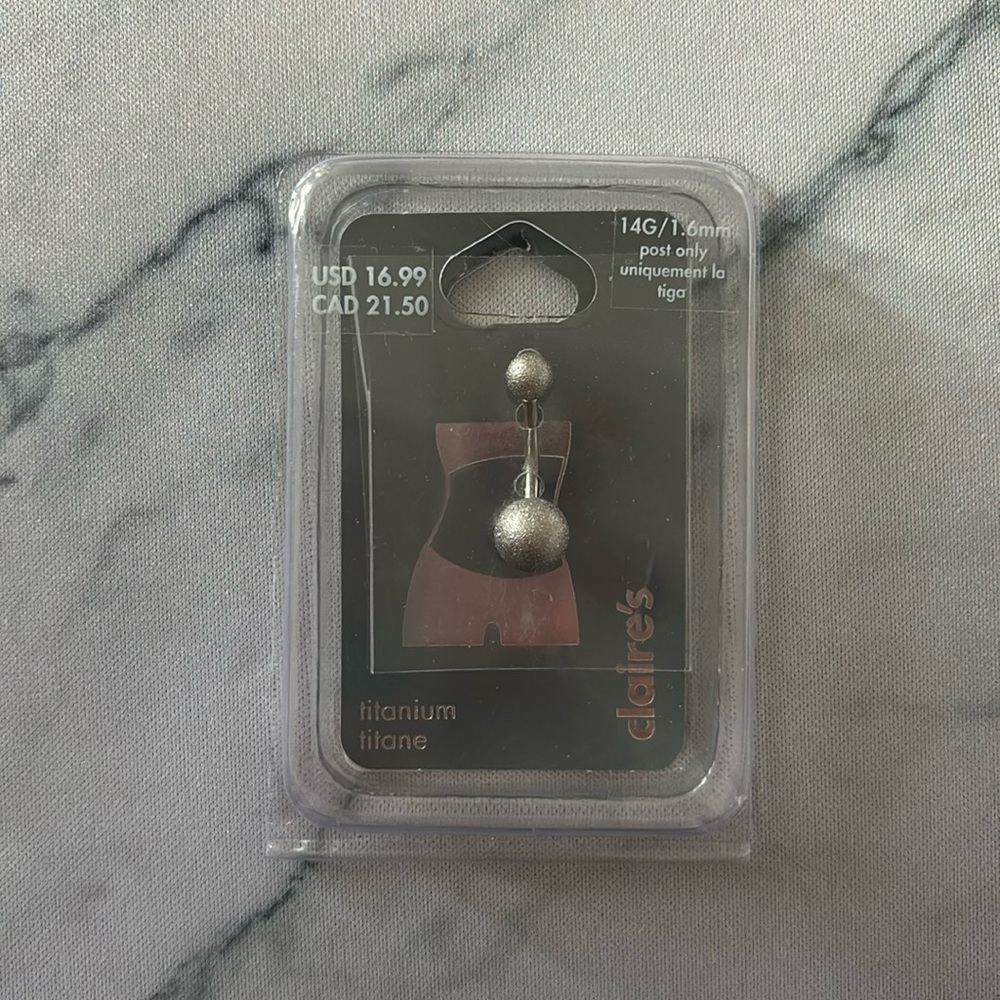Bellybutton ring titanium